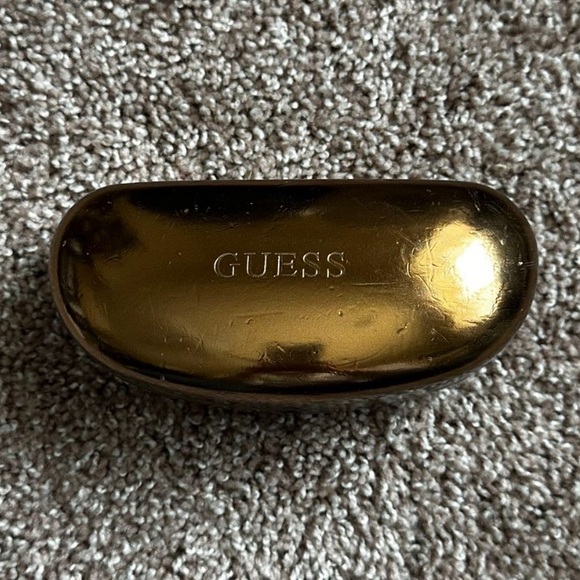 ?GUESS Tortoise Shell Sunglasses?